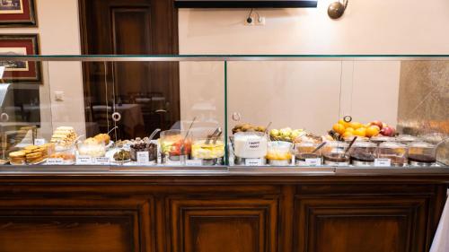 Dellas Boutique Hotel - image 3