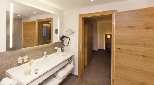 Deluxe Apartment with Garage Parking