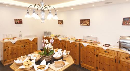 Waldpark Hotel Garni - image 13