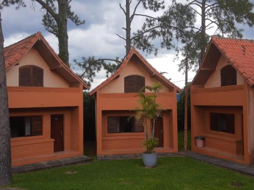 2 bedrooms, 6 beds