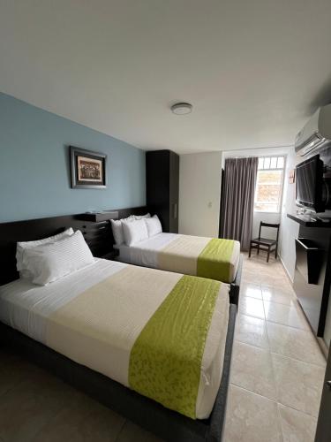 1 double bed, 1 twin bed