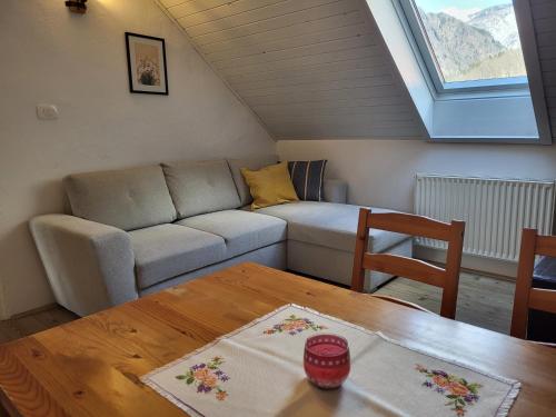 Apartment with Mountain View