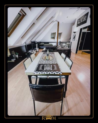 RM Luxury Apartment in Prague • 6 People • Free Parking • Pets, Прага (фото 10)