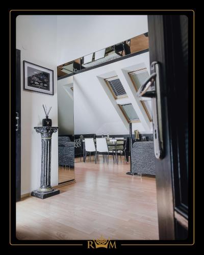 RM Luxury Apartment in Prague • 6 People • Free Parking • Pets, Прага (фото 4)