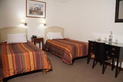 2 twin beds