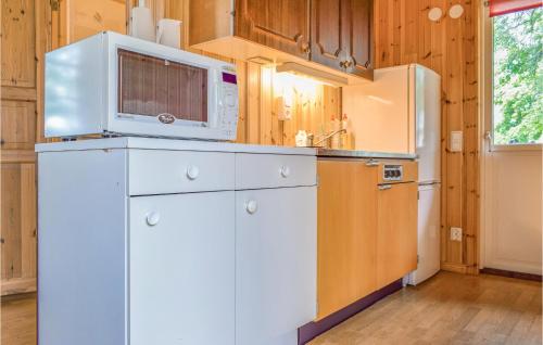 주방, 1 Bedroom Lovely Home In Vimmerby in 비머비