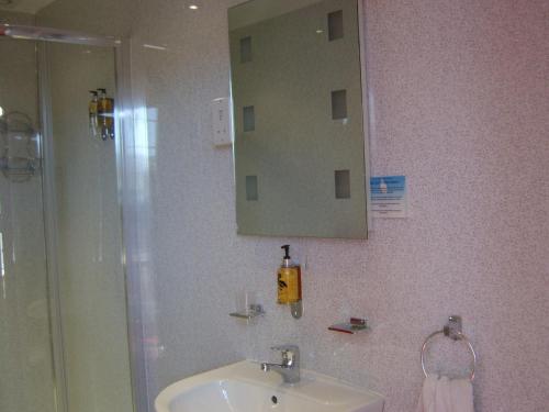 Double Room with Private Bathroom image 4