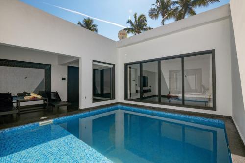 Swimming pool, The Saravi Resort  in Pondicherry