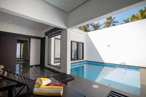 Swimming pool, The Saravi Resort  in Pondicherry