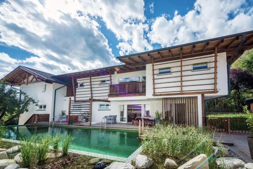 2 bedrooms, 3 beds