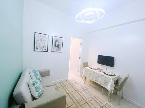 Admiral Baysuites 1br Staycation Condo with Seaview