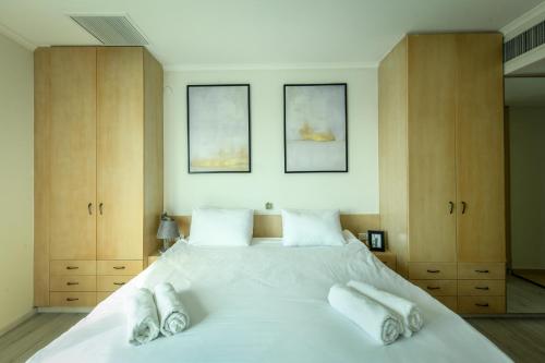 2 bedrooms, 3 beds