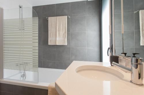 Bairrus Lisbon Apartments - Mello - image 2