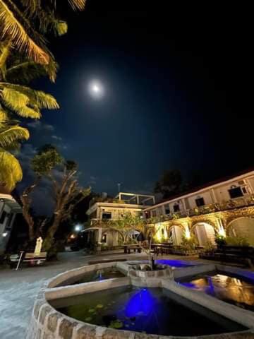 Sunbloom Beachfront Hotel and Restaurant