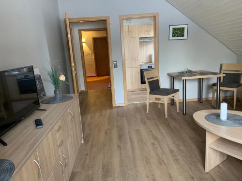 Ferienwohnung Wiesenblick mit Terrasse im Landhaus Fischer - image 8