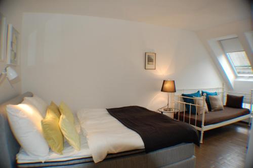 One-Bedroom Apartment Top 4 image 8