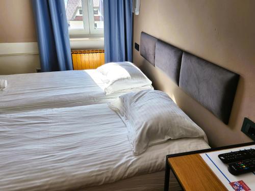 5 twin beds