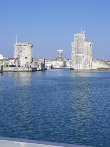 Hôtel Les Gens de Mer La Rochelle by Popinns** - image 3