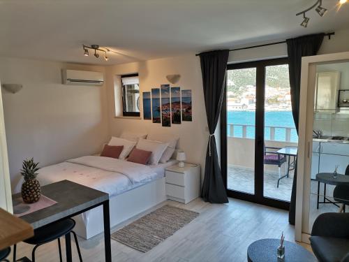 Apartments and Rooms Maritimo