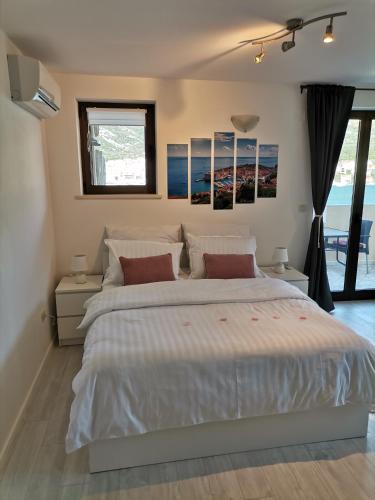 Apartments and Rooms Maritimo