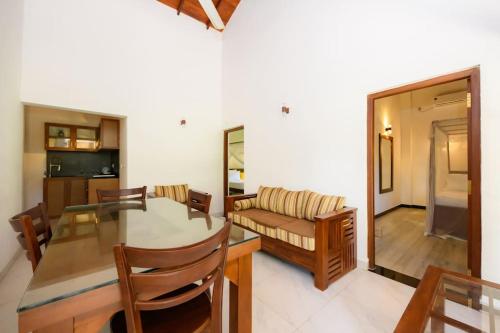 Deluxe Double Room image 10