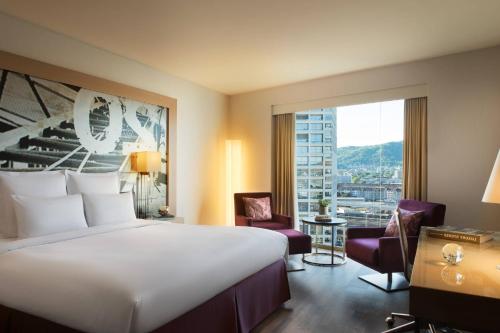  King Room with Mountain View and Executive Benefits