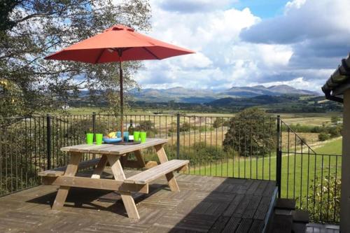 Erkély/terasz, Halsteads: peaceful location, stunning views in Kirkby-in-Furness