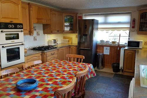 Halsteads: peaceful location, stunning views in Kirkby-in-Furness