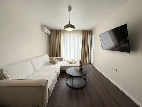 New luxury furnished apartment - beach, Varna center & fast Wi-FI