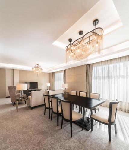 المرافق, راديسون كوليكشن مسقط - هرمز جراند (Radisson Collection Muscat, Hormuz Grand) in مسقط