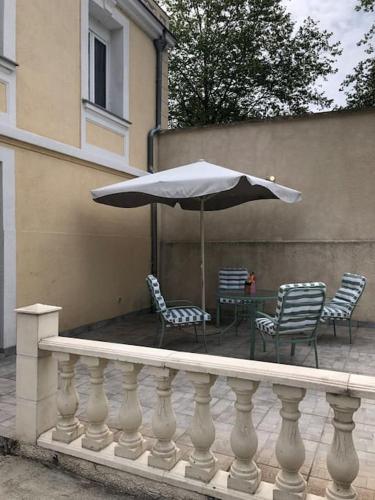 Балкон, Top appartement 10 minutes de Disney in Шессі