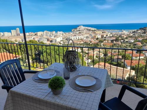 One-Bedroom Apartment with Sea View and Terrace image 4
