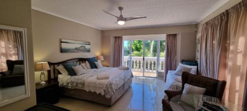 1 queen bed, 1 twin bed