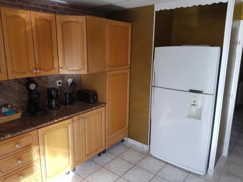 Ételek és italok, Grand Appartement avec cheminée dans maison, parking gratuit (Grand Appartement avec cheminee dans maison, parking gratuit) in Mionnay