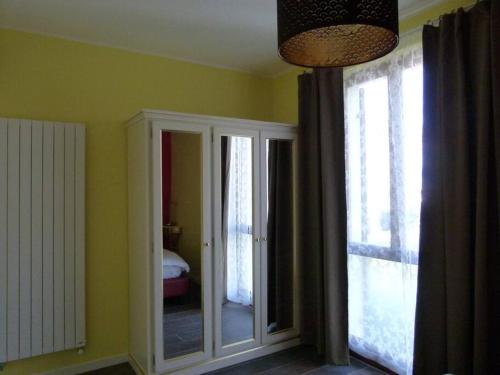 One-Bedroom Apartment image 8