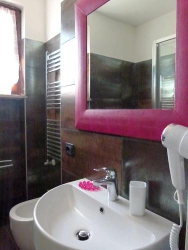 One-Bedroom Apartment image 3