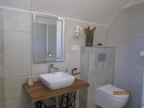 Bathroom, Levendulas Apartman in Veszpremi