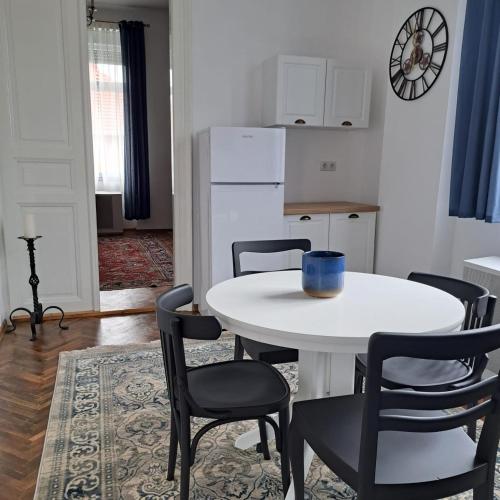 Weisz Apartment - Free Private Parking,Wifi