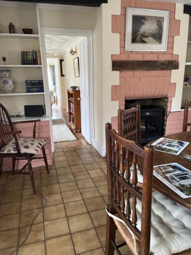 Field Cottage - Peterborough