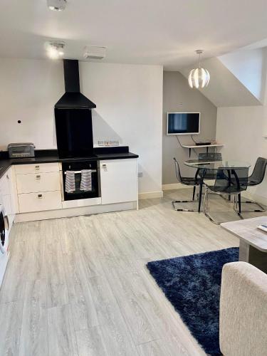 Two bedroom penthouse apartment - Apartment - Stockport