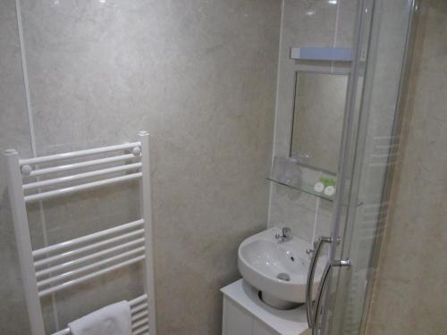 Hillside Bed & Breakfast - image 2