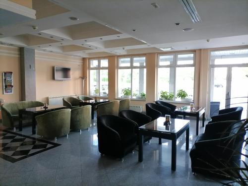 ผับ/เลาจน์, Hotel Elegance in ปาลีลูลา