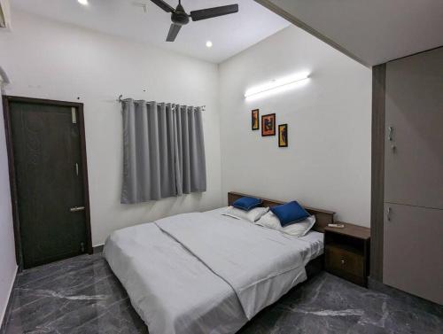 Vinvarun Illam 3BHK Fully furnished apartment