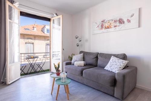 Cannes centre apartment with a balcony in Prado Republique
