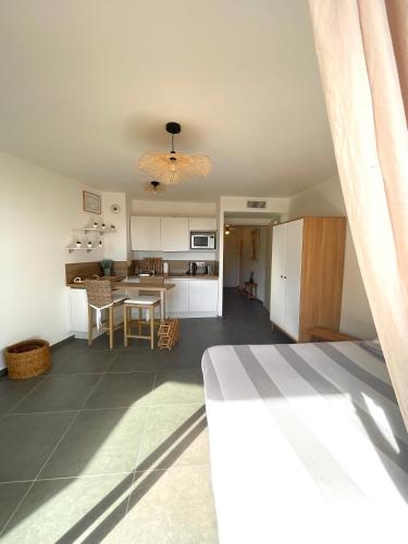 Luxueux Studio Neuf - Frontière Monaco - Piscine - Parking privé (Luxueux Studio Neuf - Frontiere Monaco - Piscine - Parking prive) in Monte Carlo