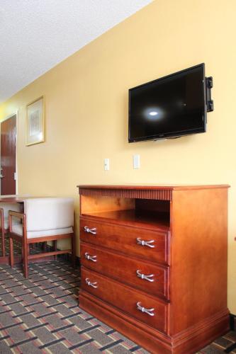 HomeTown Inn & Suites