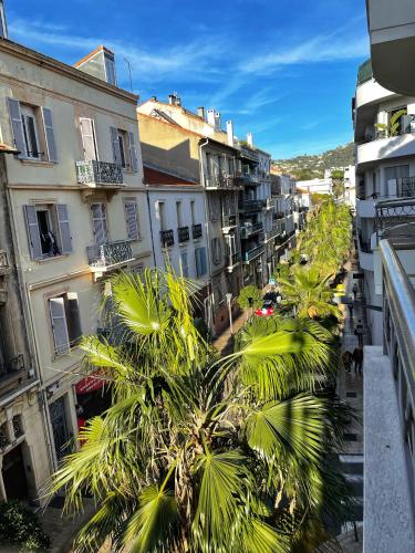Vista exterior, Cannes centre apartment with a balcony in Prado Republique