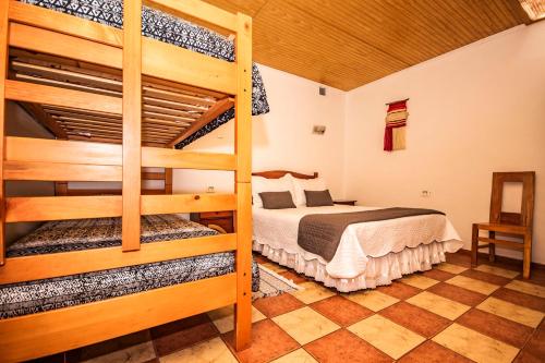1 queen bed, 1 bunk bed
