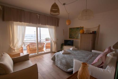 TERRACINA SEA FRONT FANTASTIC APARTMENT WITH ONE CAR PRIVATE OPEN PARKING