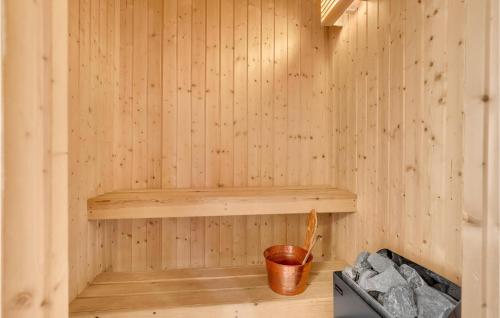 酒店活動, Cozy Home In Nexø With Sauna in 斯諾厄拜克